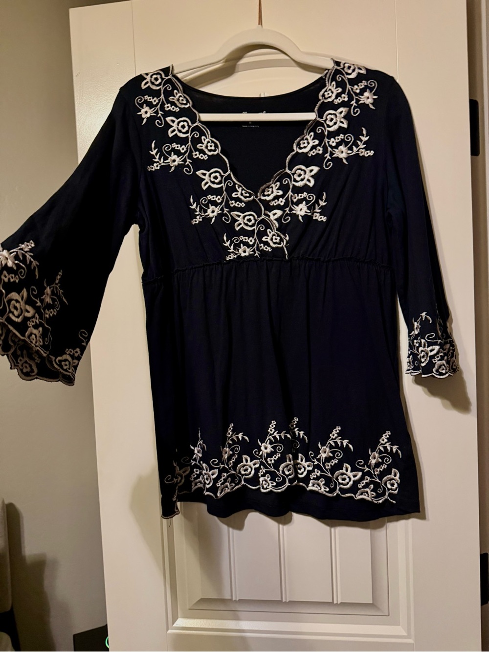 Willi Smith Black Top with Cream Floral Embroidery